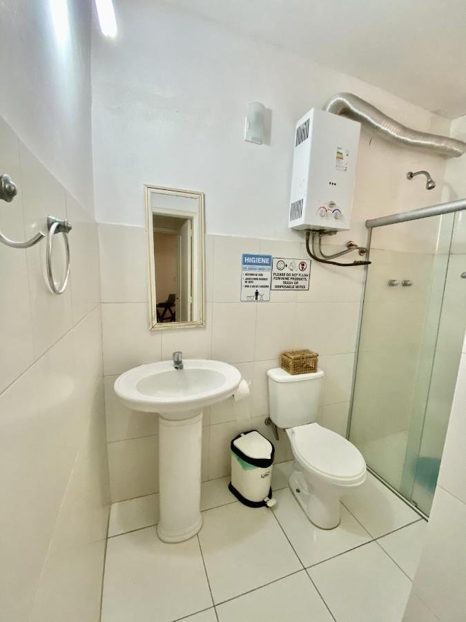 Rio Guesthouse - Um Quarteirao Da Praia De Copacabana Rio de Janeiro Bagian luar foto